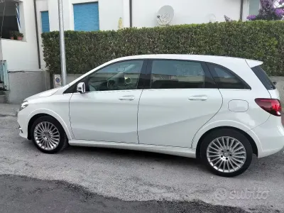 Usata Mercedes B200 156 CV (114 kW) 2016 Bianco Utilitaria