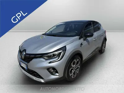Usata Renault Captur Intens 101 CV (74 kW) 2023 Grigio SUV