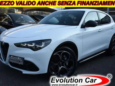 Usata Alfa Romeo Stelvio Veloce 209 CV (153 kW) 2023 Bianco pastello SUV