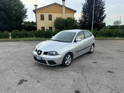 Usata Seat Ibiza 69 CV (50 kW) 2008 Argento Berlina