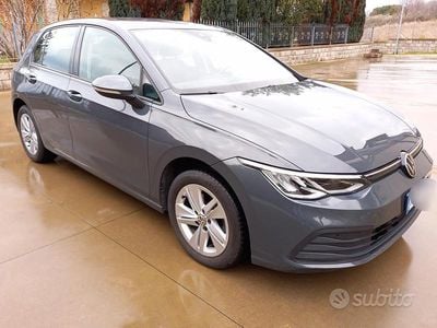 Begagnad VW Golf VIII 150 HK (110 kW) 2022 Grå Sedan