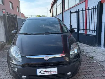 Usata Fiat Punto 69 CV (50 kW) 2012 Nero Utilitaria