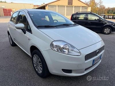 Usata Fiat Grande Punto Dynamic 77 CV (56 kW) 2009 Bianco Utilitaria