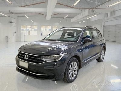 Usata VW Tiguan Life 122 CV (89 kW) 2023 Grigio SUV
