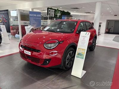 Nuova Fiat 600 Icon 145 CV (106 kW) 2025 Rosso SUV