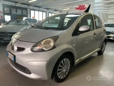 Usata Toyota Aygo Sol 68 CV (50 kW) 2007 Grigio Utilitaria