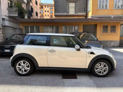 Usata Mini ONE 75 CV (55 kW) 2011 Bianco Utilitaria