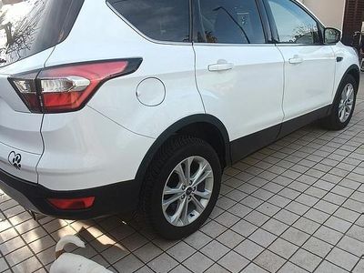 Usata Ford Kuga 120 CV (88 kW) 2018 Bianco SUV