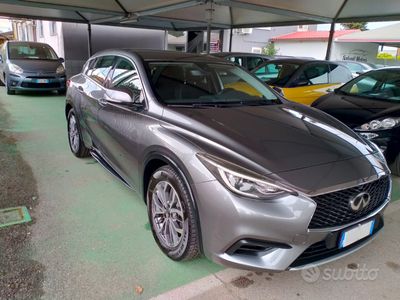 Infiniti Q30