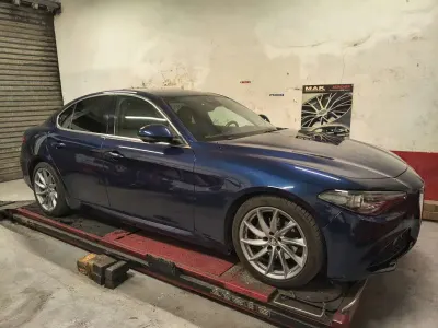 Usata Alfa Romeo Giulia Super 179 CV (131 kW) 2016 Blu/azzurro Berlina