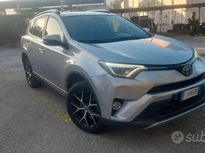 Usata Toyota RAV4 Lounge 143 CV (105 kW) 2017 SUV