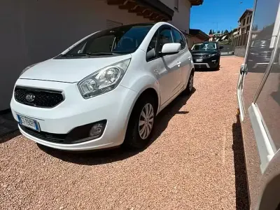 Usata Kia Venga 90 CV (66 kW) 2014 Bianco Utilitaria