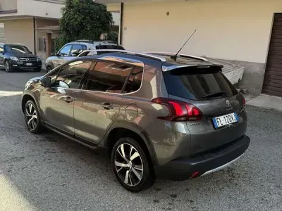 Usata Peugeot 2008 S 120 CV (88 kW) 2017 SUV