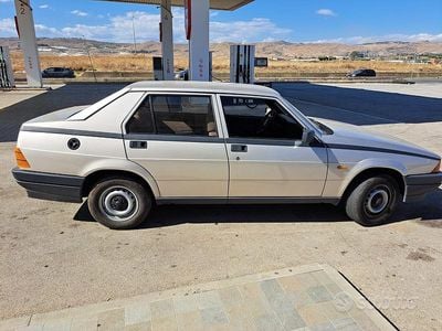 Usata Alfa Romeo 75 120 CV (88 kW) 1986 Grigio Berlina