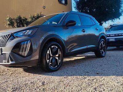 Usata Peugeot 2008 Allure 102 CV (75 kW) 2023 Grigio SUV
