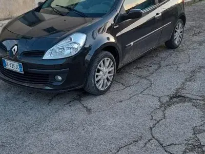 Usata Renault Clio LE 105 CV (77 kW) 2007 Nero Utilitaria