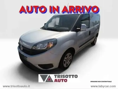 Usata Fiat Doblò 105 CV (77 kW) 2022 Grigio Monovolume