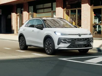 Nuova VW T-Roc Life 150 CV (110 kW) 2026 Pure white nero SUV