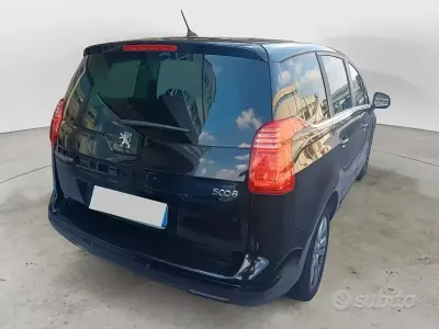 Usata Peugeot 5008 112 CV (82 kW) 2011 Nero Monovolume