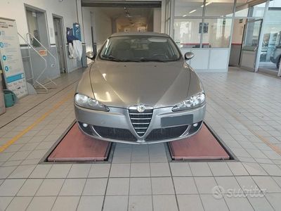 Usata Alfa Romeo 147 Progression 105 CV (77 kW) 2006 Grigio Utilitaria