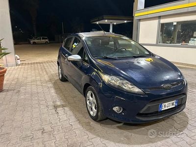 Usata Ford Fiesta Titanium 70 CV (51 kW) 2012 Blu Berlina