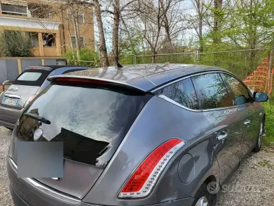 Usata Lancia Delta 120 CV (88 kW) 2010 Grigio Utilitaria