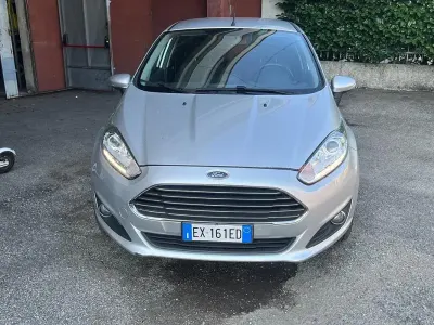 Usata Ford Fiesta Titanium 80 CV (58 kW) 2014 Grigio Utilitaria
