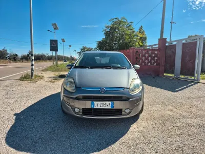 Begagnad Fiat Punto Evo Dynamic 77 HK (56 kW) 2009 Grå Halvkombi