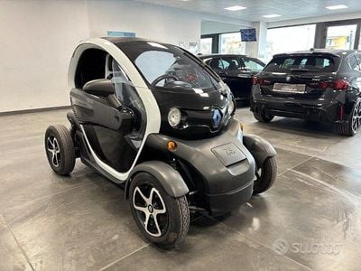 Begagnad Renault Twizy Intens 12 kW (17 HK) 2015 Svart Halvkombi