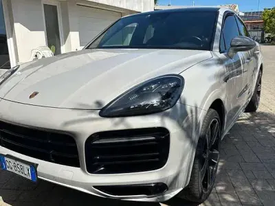 Usata Porsche Cayenne Coupe 340 CV (250 kW) 2022 Grigio Coupé