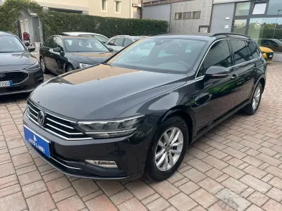Usata VW Passat Business 150 CV (110 kW) 2022 Nero Station wagon
