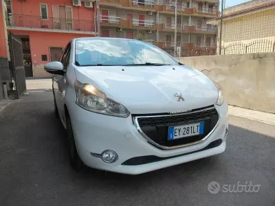 Usata Peugeot 208 Allure 91 CV (66 kW) 2015 Bianco Utilitaria
