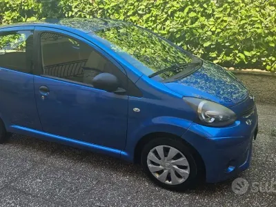 Usata Toyota Aygo Connect Style 68 CV (50 kW) 2013 Bluazzurro Utilitaria