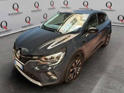 Usata Renault Captur Techno 143 CV (105 kW) 2023 Blu/azzurro SUV