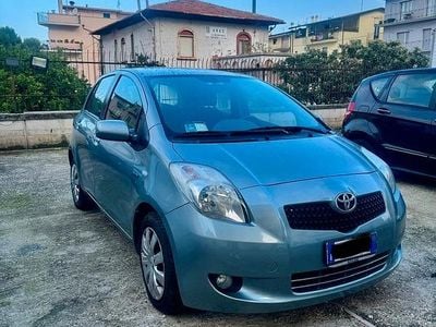 Usata Toyota Yaris 89 CV (65 kW) 2007 Grigio Berlina