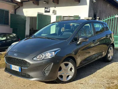 Usata Ford Fiesta 86 CV (63 kW) 2018 Grigio Utilitaria