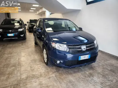 Usata Dacia Sandero Lauréate 75 CV (55 kW) 2015 Blu Berlina
