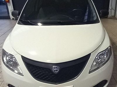 Usata Lancia Ypsilon Silver 69 CV (50 kW) 2019 Bianco