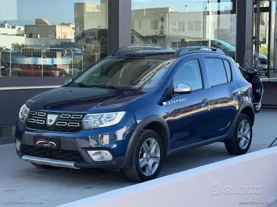 Usata Dacia Sandero Stepway 90 CV (66 kW) 2017 Grigio Berlina