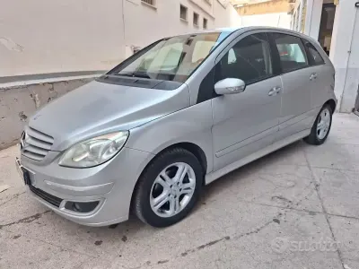 Usata Mercedes B180 Chrome 109 CV (80 kW) 2006 Grigio Monovolume