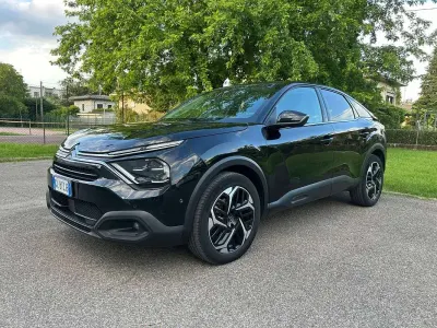 Begagnad Citroën C4 Feel 131 HK (96 kW) 2022 Svart Sedan