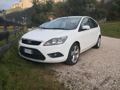 Usata Ford Focus Titanium 109 CV (80 kW) 2010 Bianco Berlina