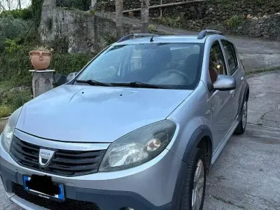 Brugt Dacia Sandero 85 HK (62 kW) 2010 Sedan
