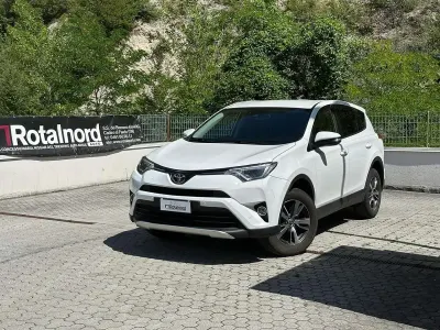 Usata Toyota RAV4 143 CV (105 kW) 2016 Bianco SUV