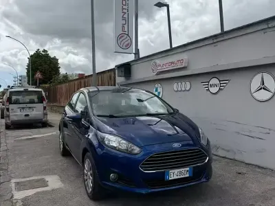 Usata Ford Fiesta 80 CV (58 kW) 2015 Blu Utilitaria