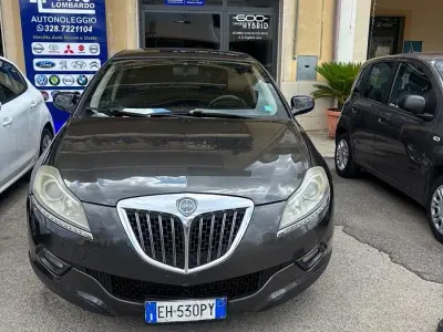 Usata Lancia Delta Gold 120 CV (88 kW) 2011 Grigio Utilitaria