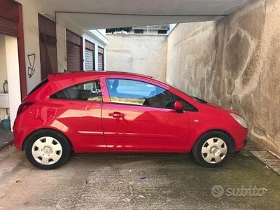 Usata Opel Corsa 75 CV (55 kW) 2006 Rosso Berlina