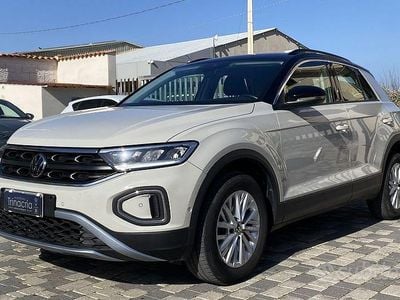 Usata VW T-Roc Life 110 CV (80 kW) 2022 Nero SUV