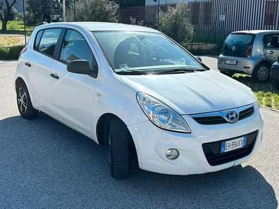 Usata Hyundai i20 78 CV (57 kW) 2011 Bianco Utilitaria