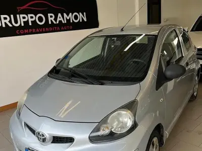 Usata Toyota Aygo Connect Style 68 CV (50 kW) 2010 Grigio Utilitaria